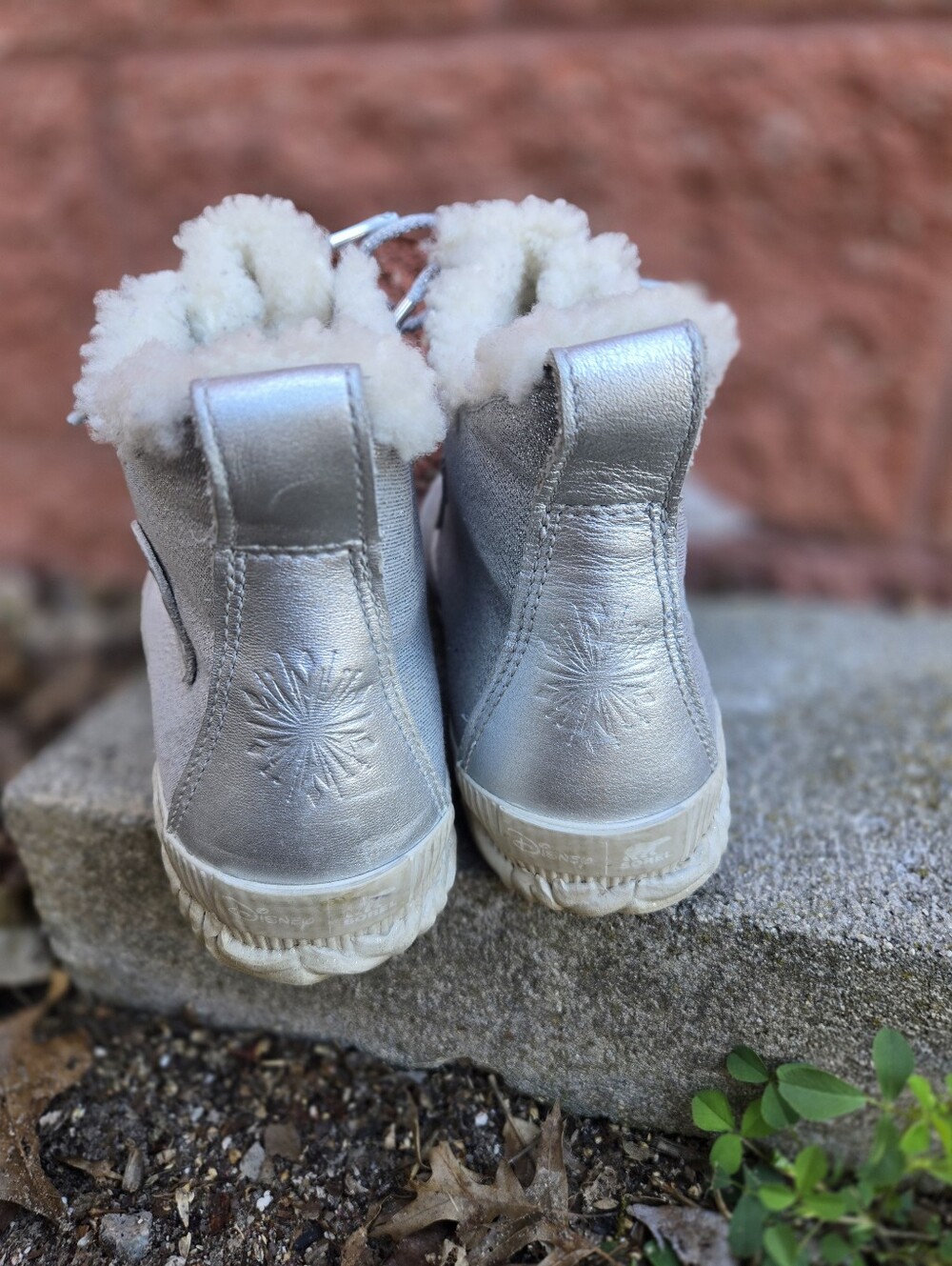 Sorel x Disney Plus Frozen Out N About Boots Size 8.5 Woman's Silver Duck Boot - Picture 11 of 16